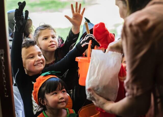 Donate clothing for children - Warm clothes and shelter donation for children in need
